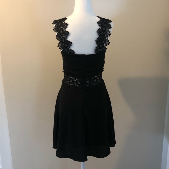 Lulu’s Black Lace Dress S - Picture 5 of 10